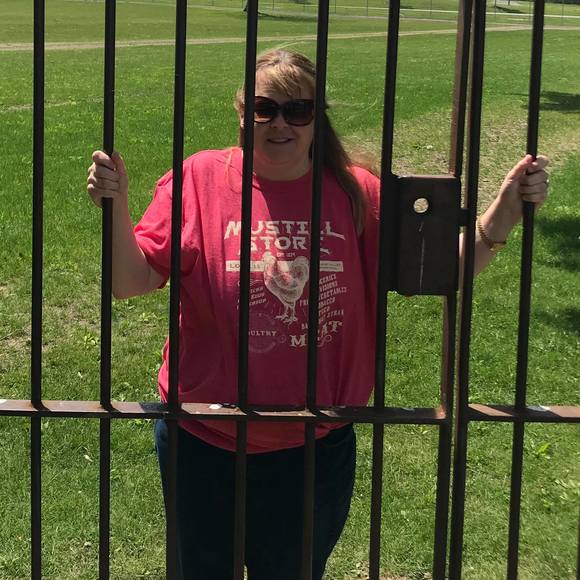 Meet your Posher, Lisa - Picture 1 of 1